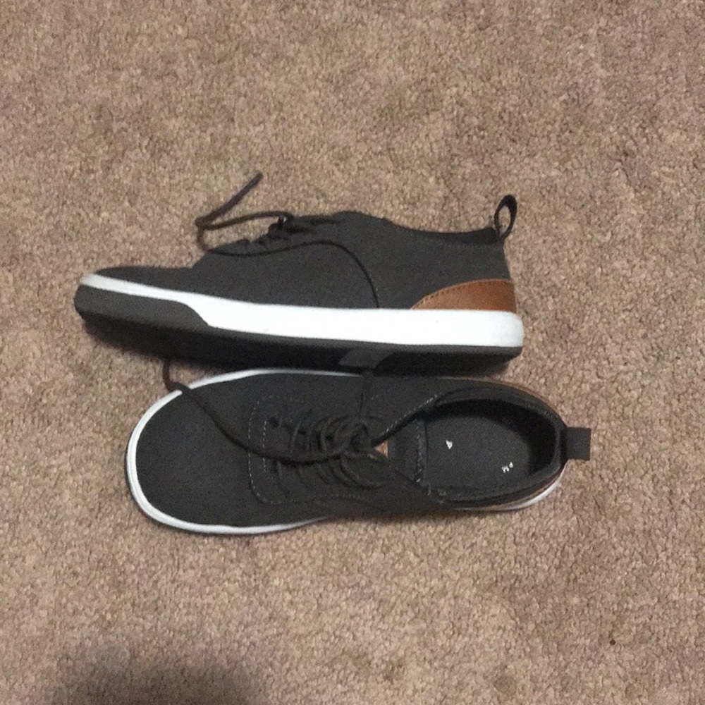 Boys size 3 shoes